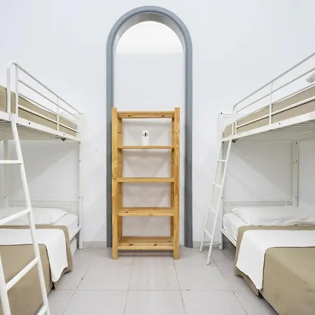 Wanderlust Hostel *